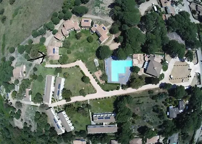 Corse Du Sud Fiori Di Cala Rossa T2 Rez De Jardin Dans Piscine *